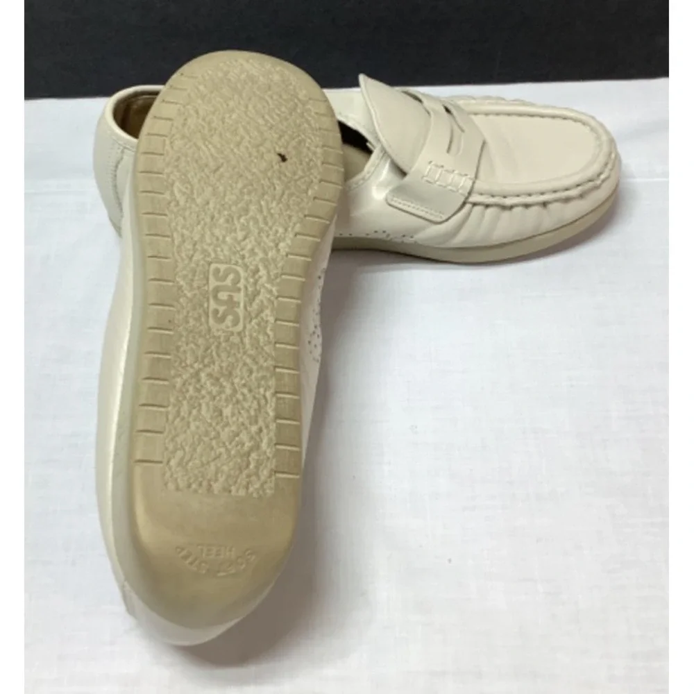 SAS Slip on Loafers Woman's Size 9W Beige Tan Comfort Soft Leather Shoes